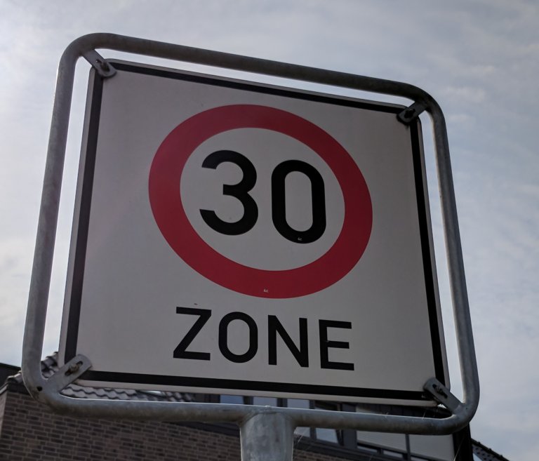 9 signs to know when driving in Germany - Angelika's German Tuition ...